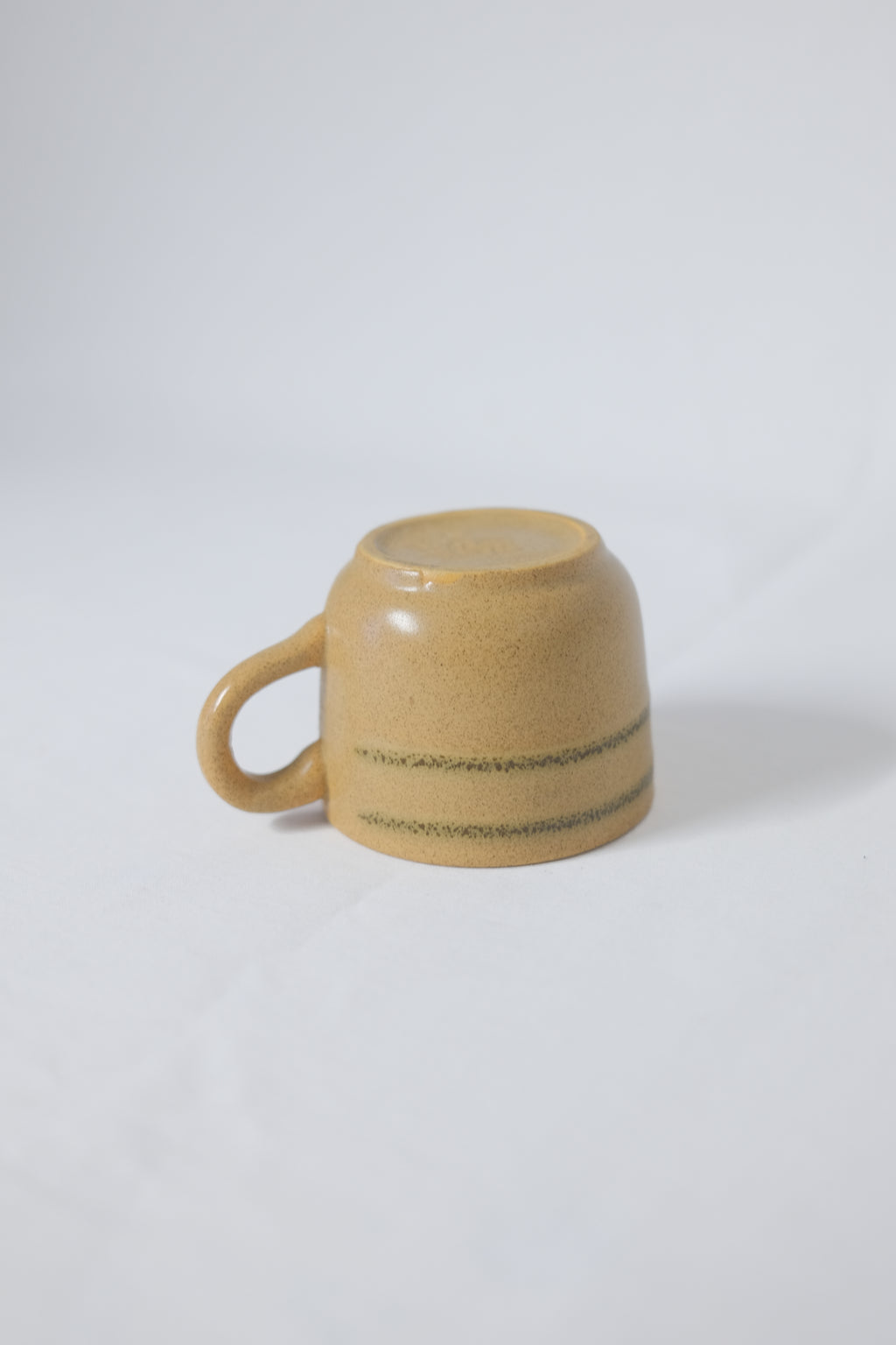 TRIO DE TASSES EN GRÈS BEIGE/ORANGÉ