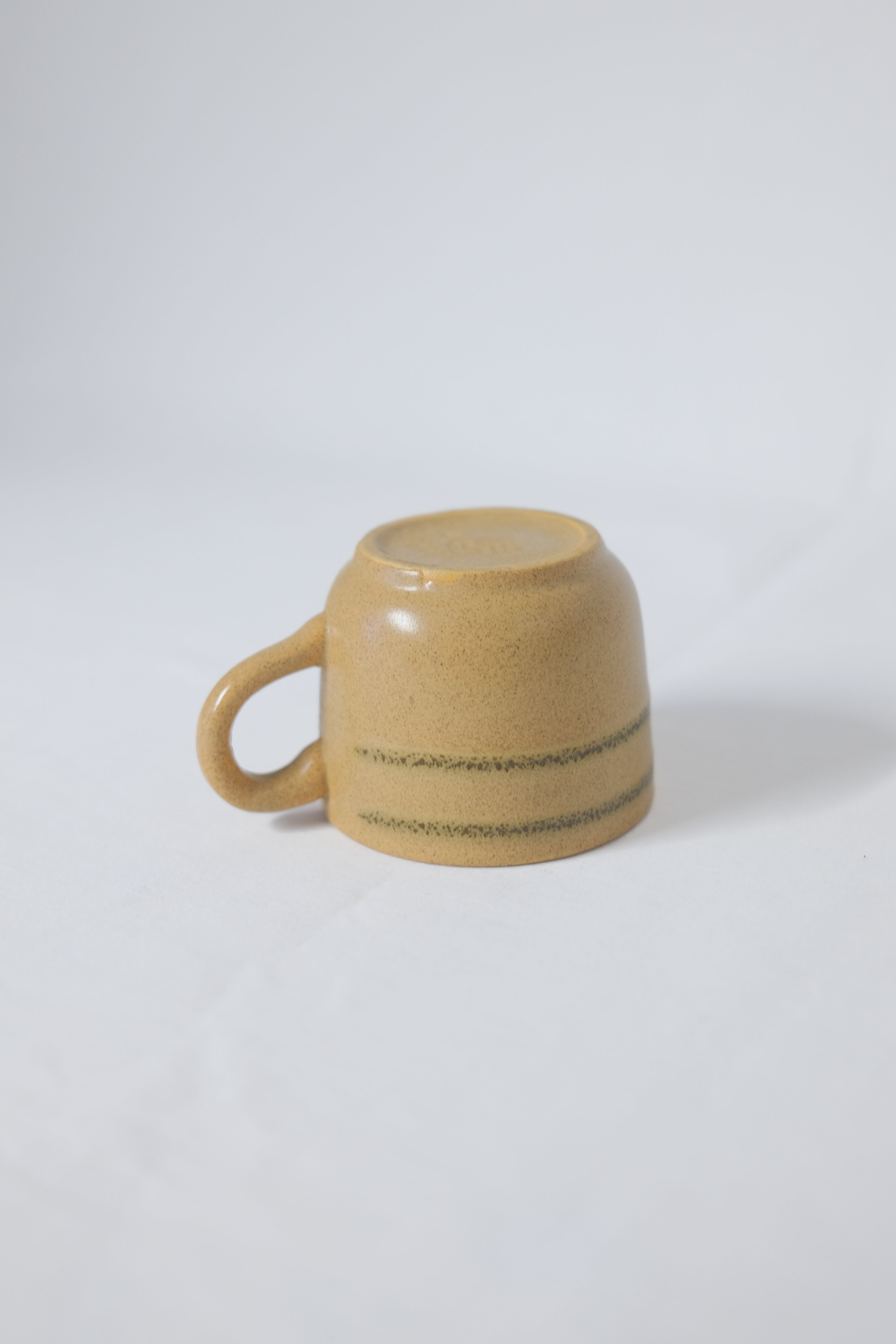TRIO DE TASSES EN GRÈS BEIGE/ORANGÉ