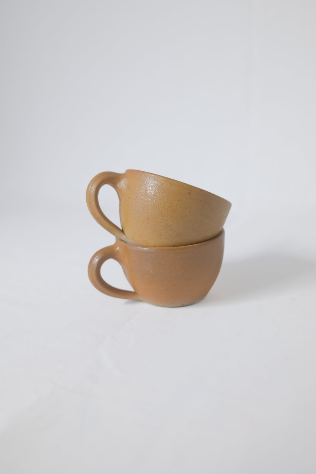 DUO DE TASSES EN GRÈS BRUN