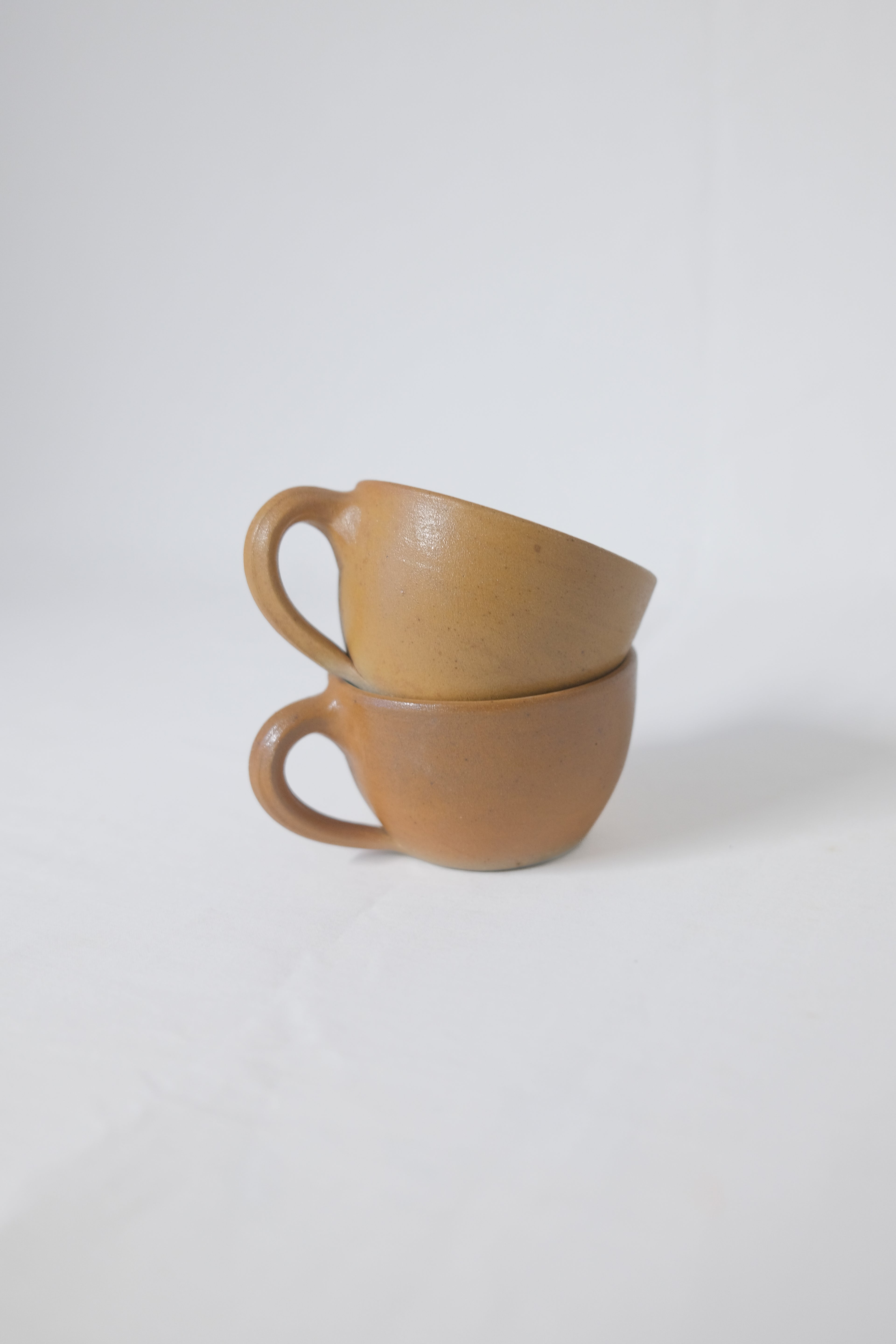 DUO DE TASSES EN GRÈS BRUN