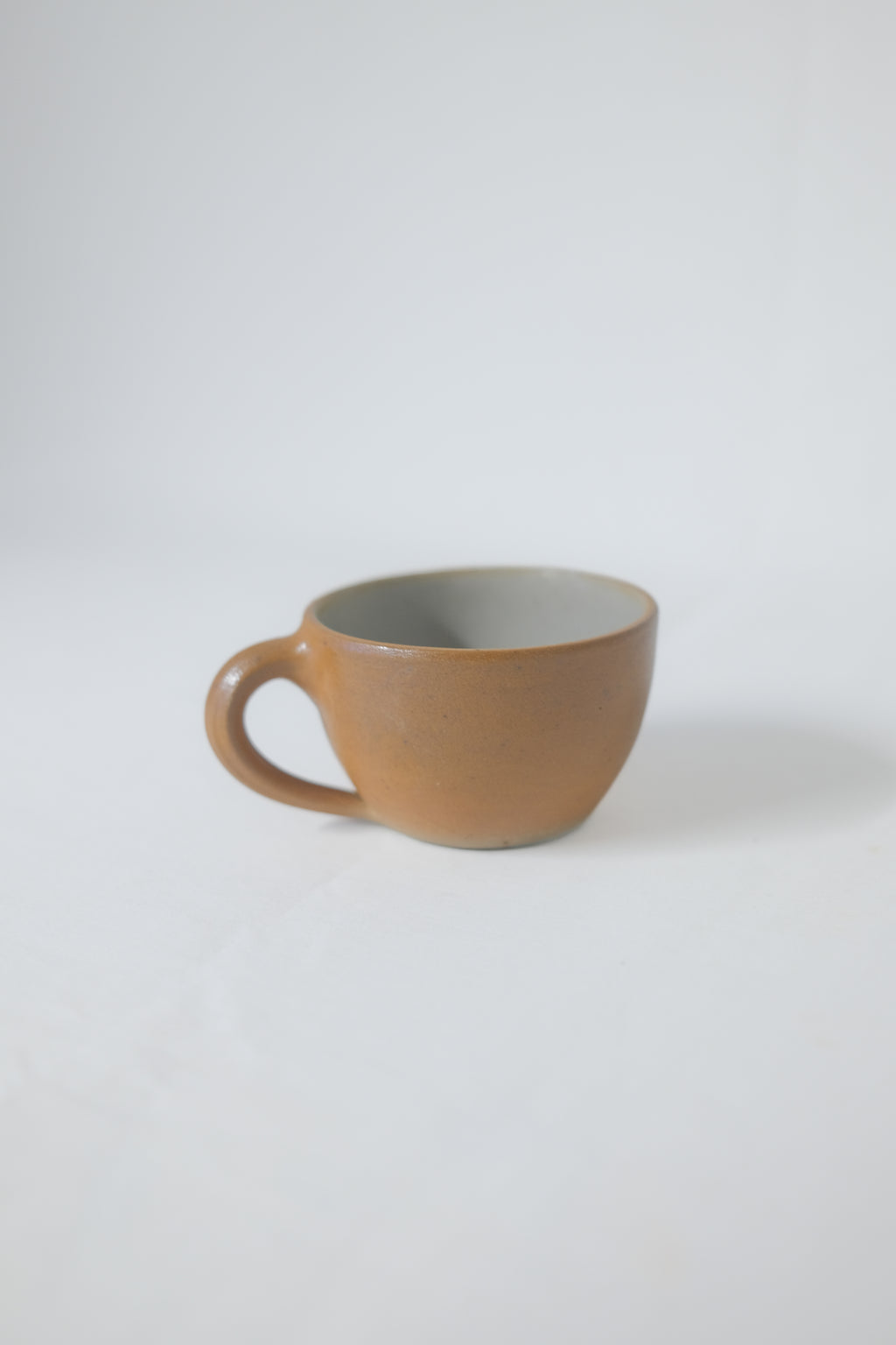 DUO DE TASSES EN GRÈS BRUN