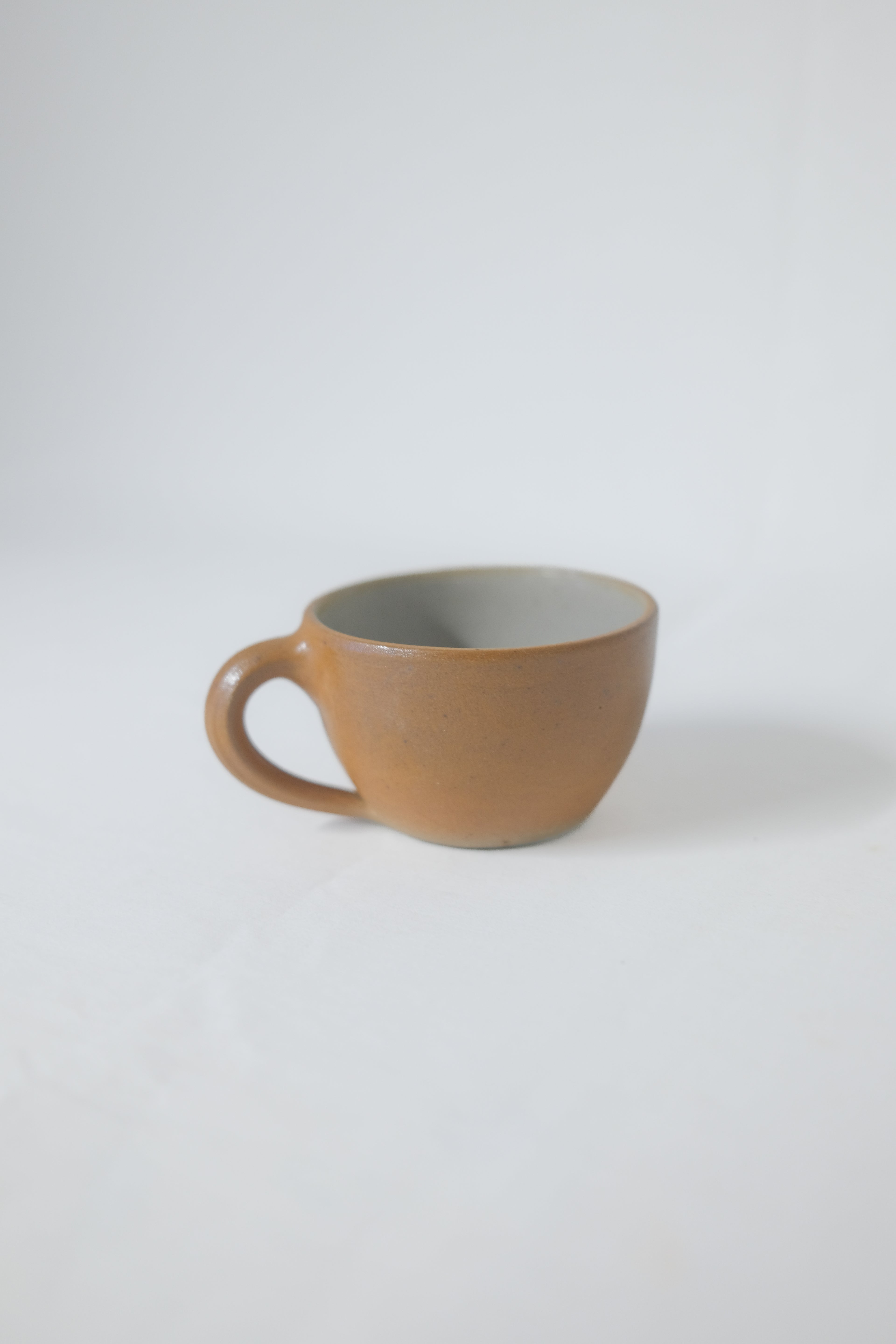 DUO DE TASSES EN GRÈS BRUN
