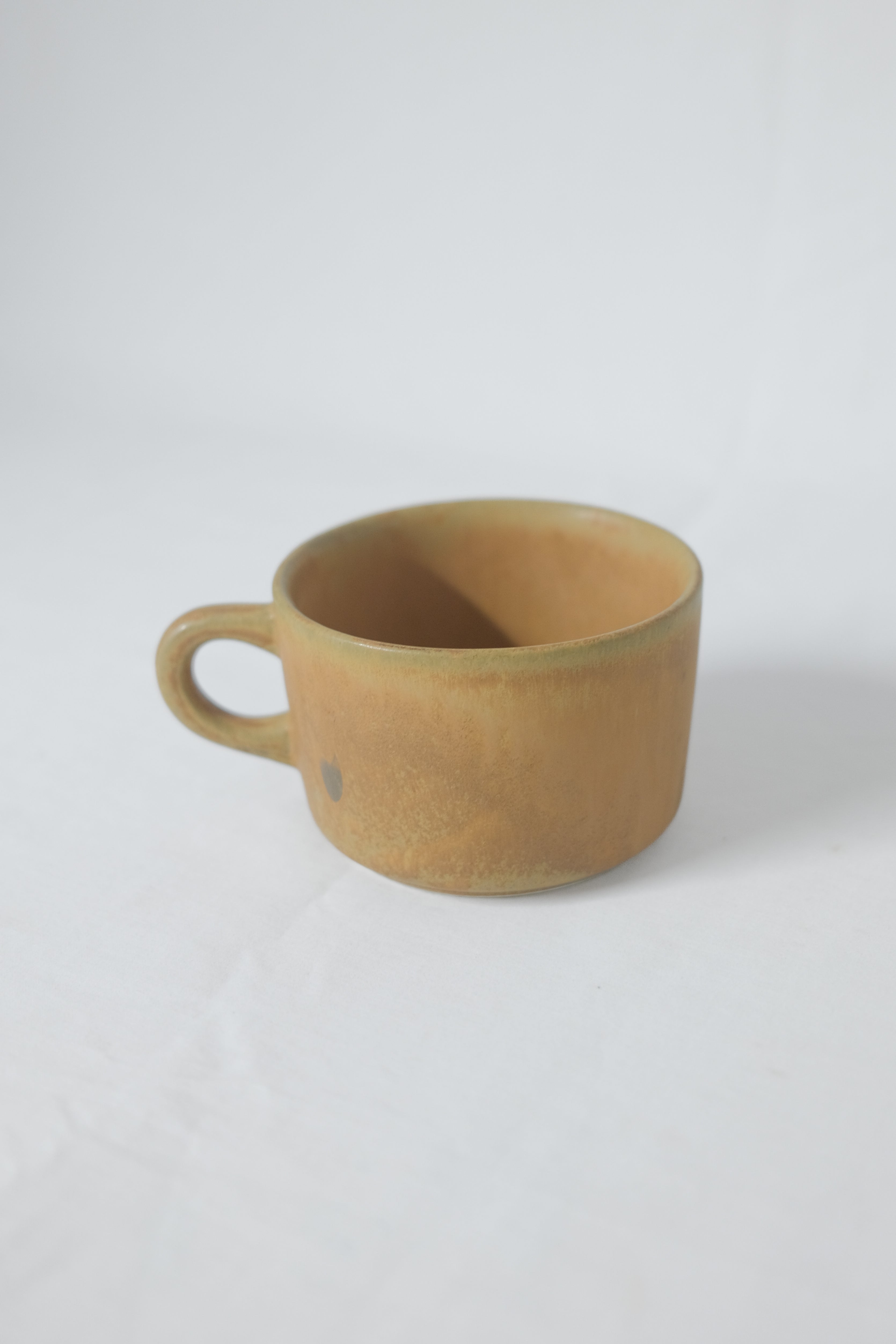 GROSSE TASSE EN GRÈS BRUN