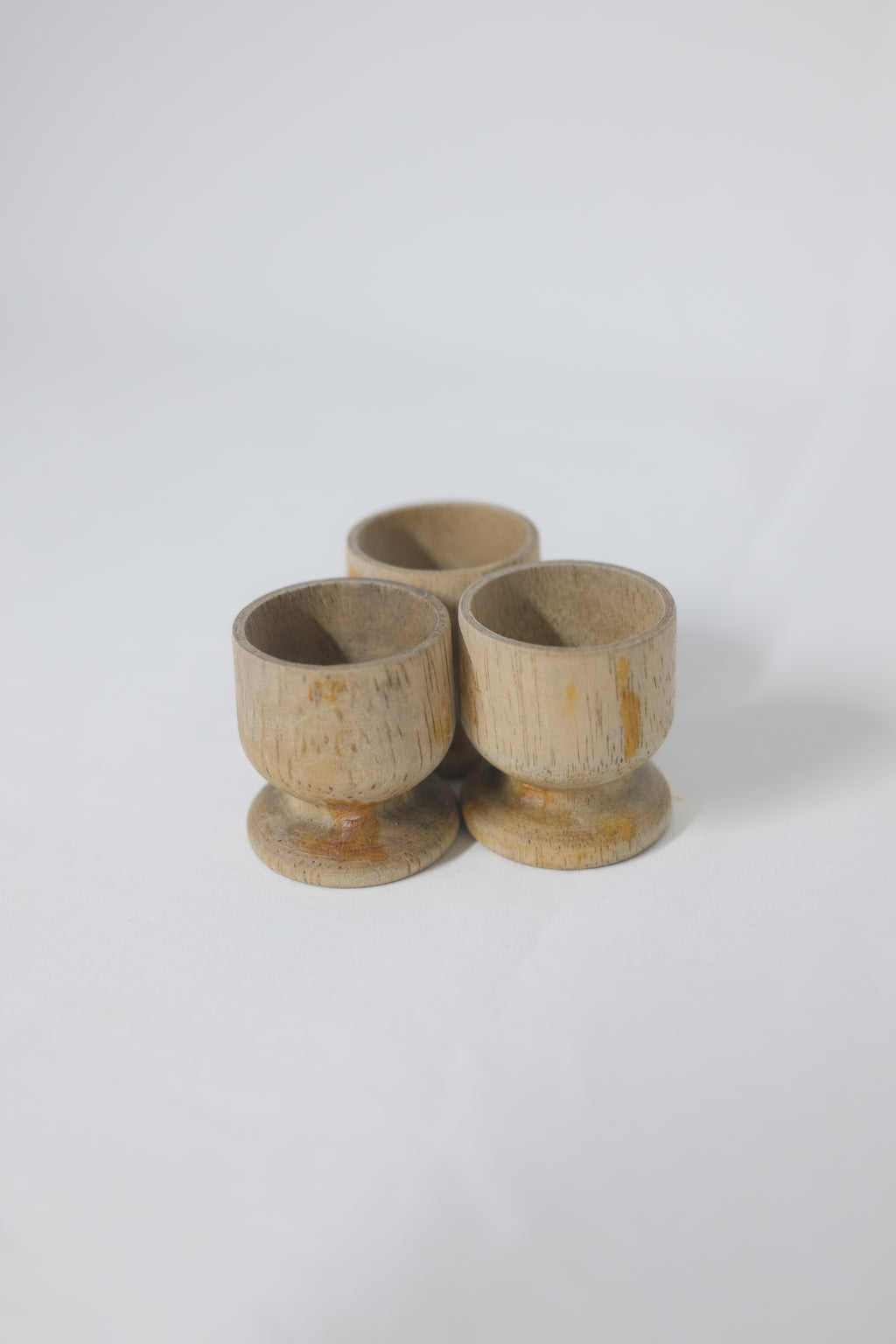 TRIO DE COQUETIERS EN BOIS