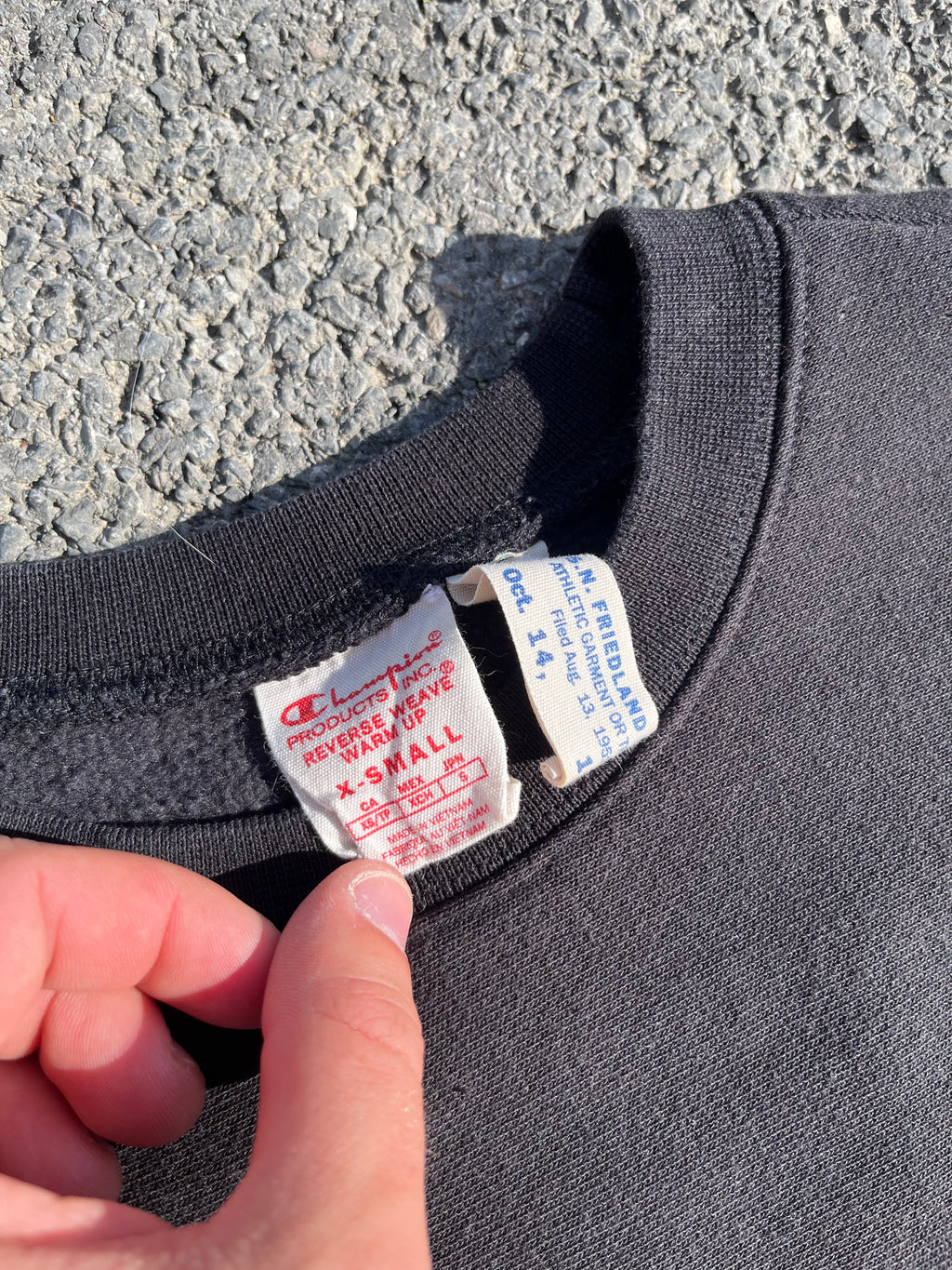 SWEAT CHAMPION NOIR AVEC MINI LOGO