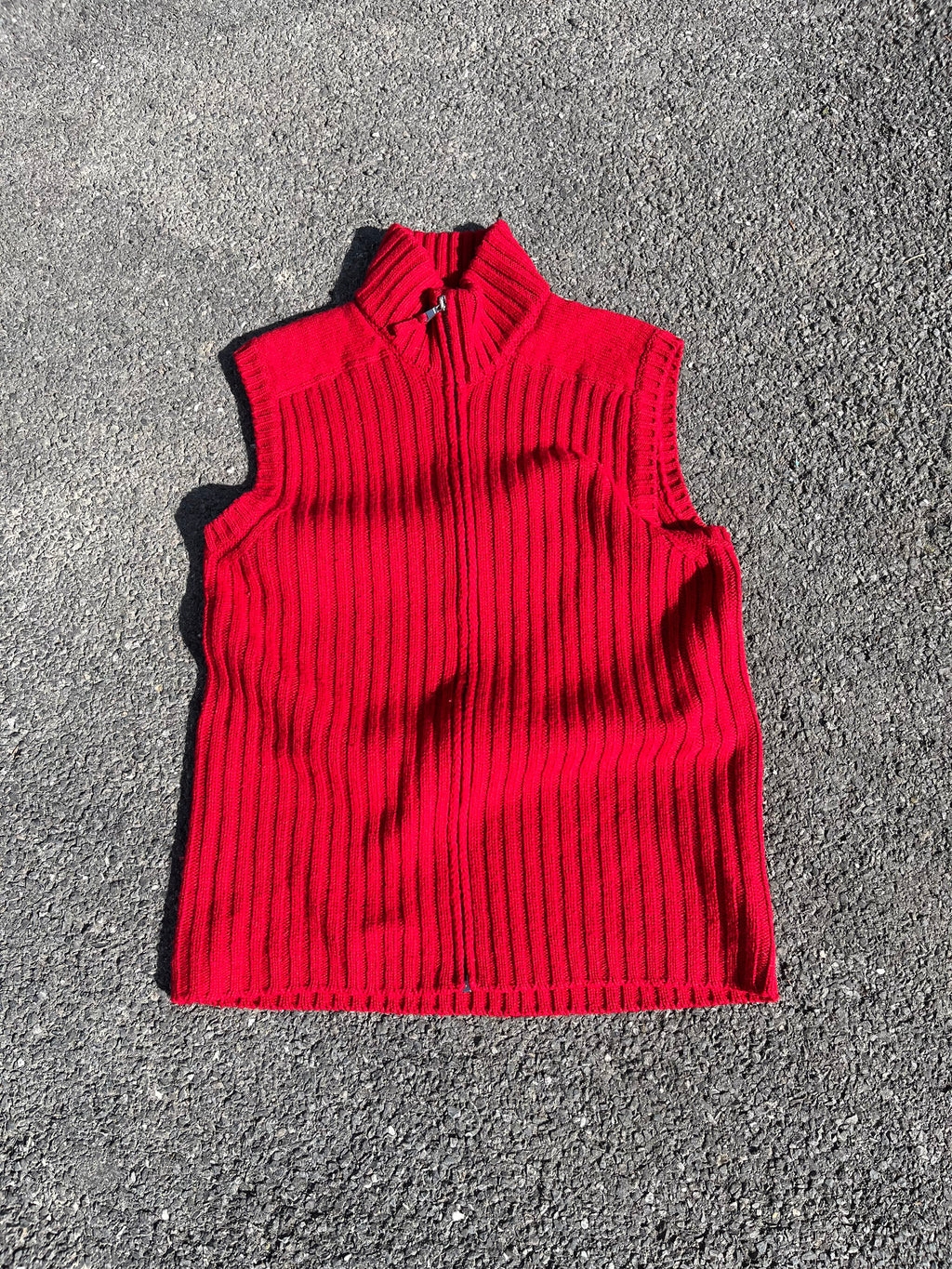 VESTE BENETTON SANS MANCHE ROUGE