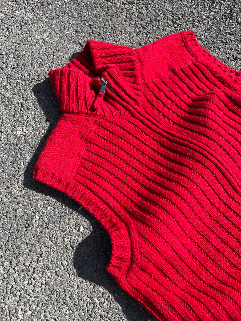 VESTE BENETTON SANS MANCHE ROUGE
