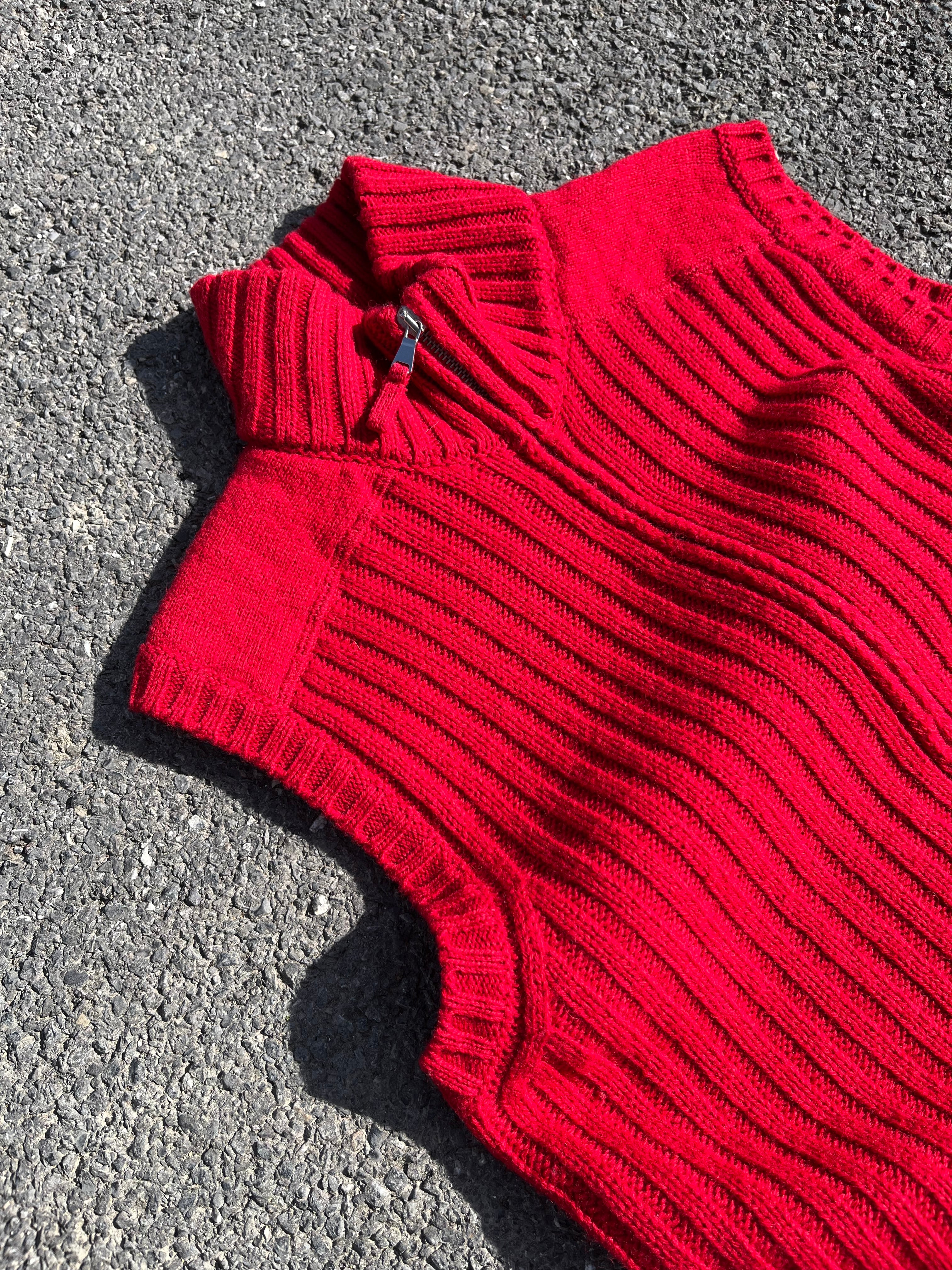 VESTE BENETTON SANS MANCHE ROUGE