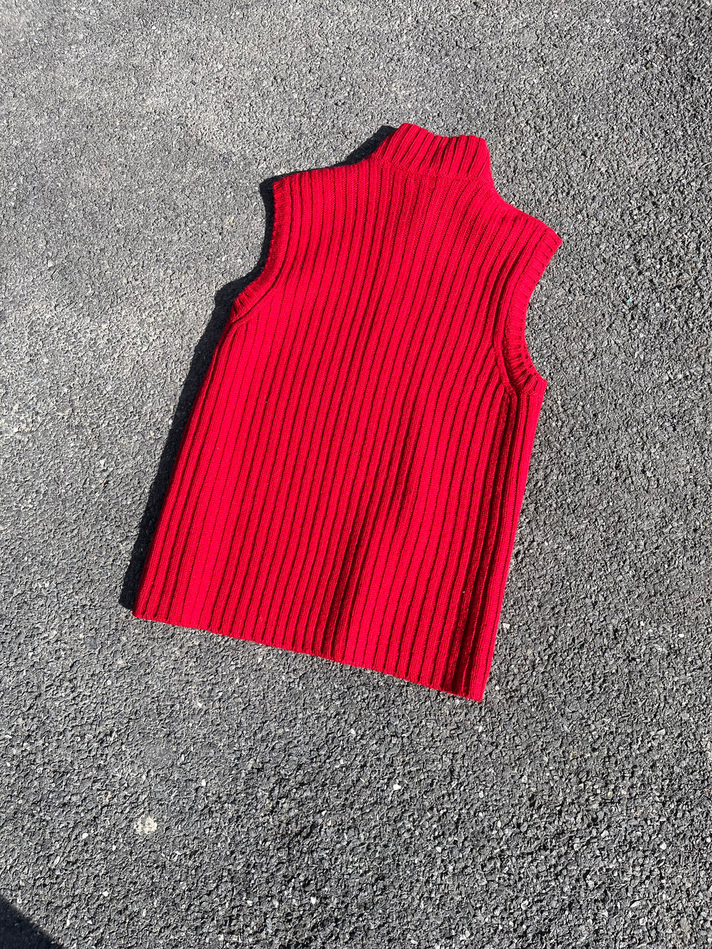 VESTE BENETTON SANS MANCHE ROUGE