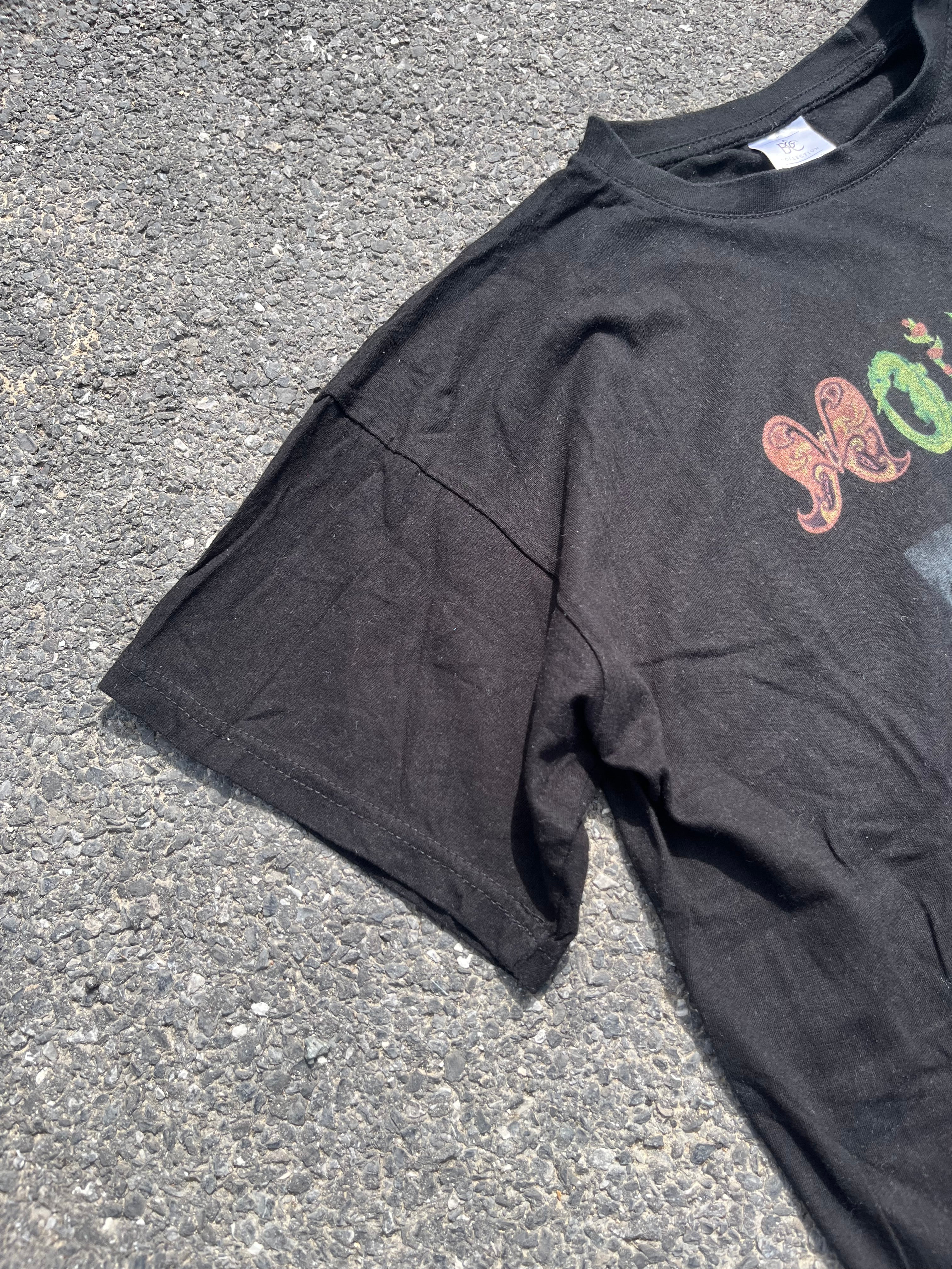T-SHIRT NOIR REPRÉSENTANT LA POCHETTE DE L’ALBUM FLOWERS OF EVIL DU GROUPE MOUNTAIN