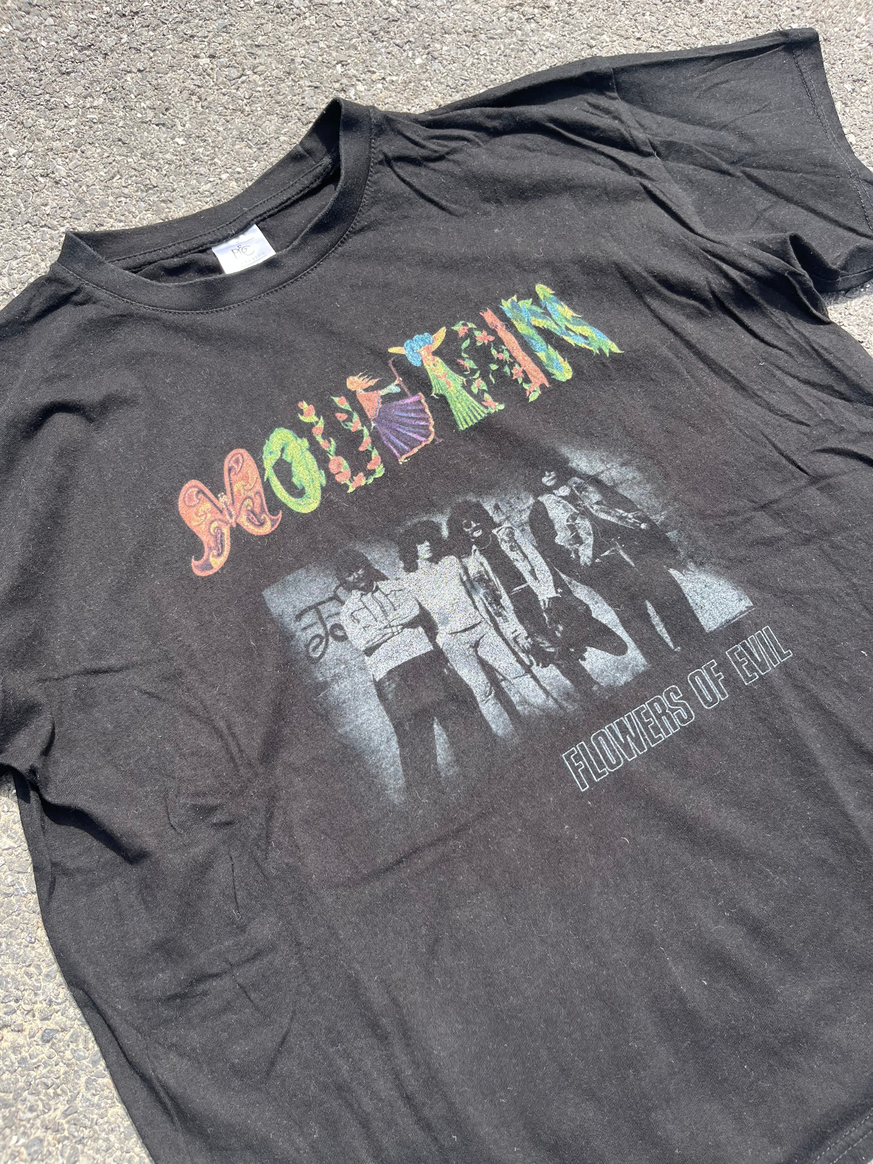 T-SHIRT NOIR REPRÉSENTANT LA POCHETTE DE L’ALBUM FLOWERS OF EVIL DU GROUPE MOUNTAIN