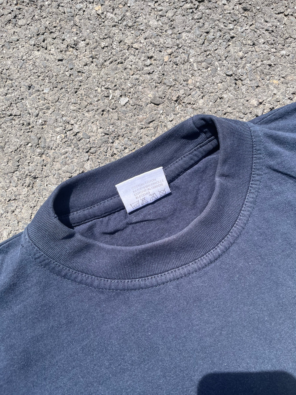 T-SHIRT SOUVENIR DES ANNÉES 2000 NOIR