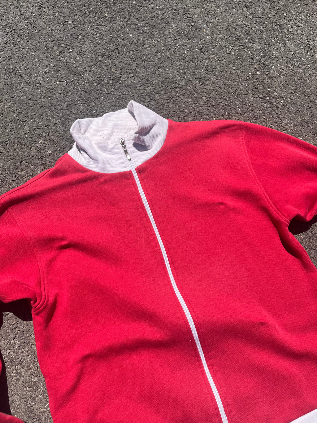 GILET BICOLORE ROUGE ET BLANC CASSÉ