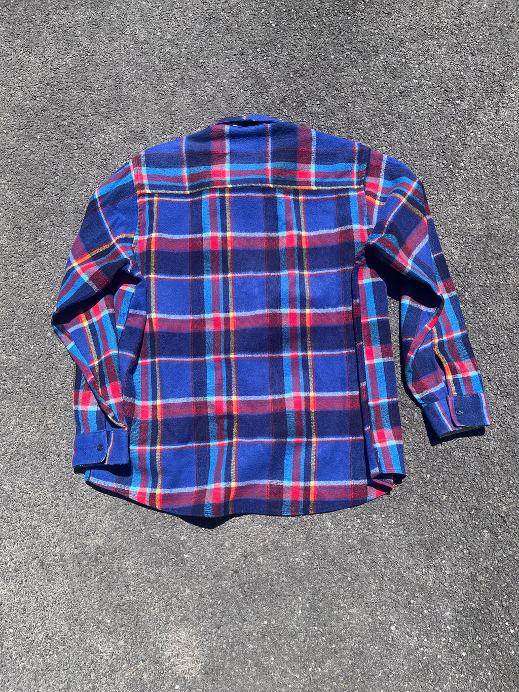 CHEMISE FLANNEL À CARREAUX BLEU ET ROUGE